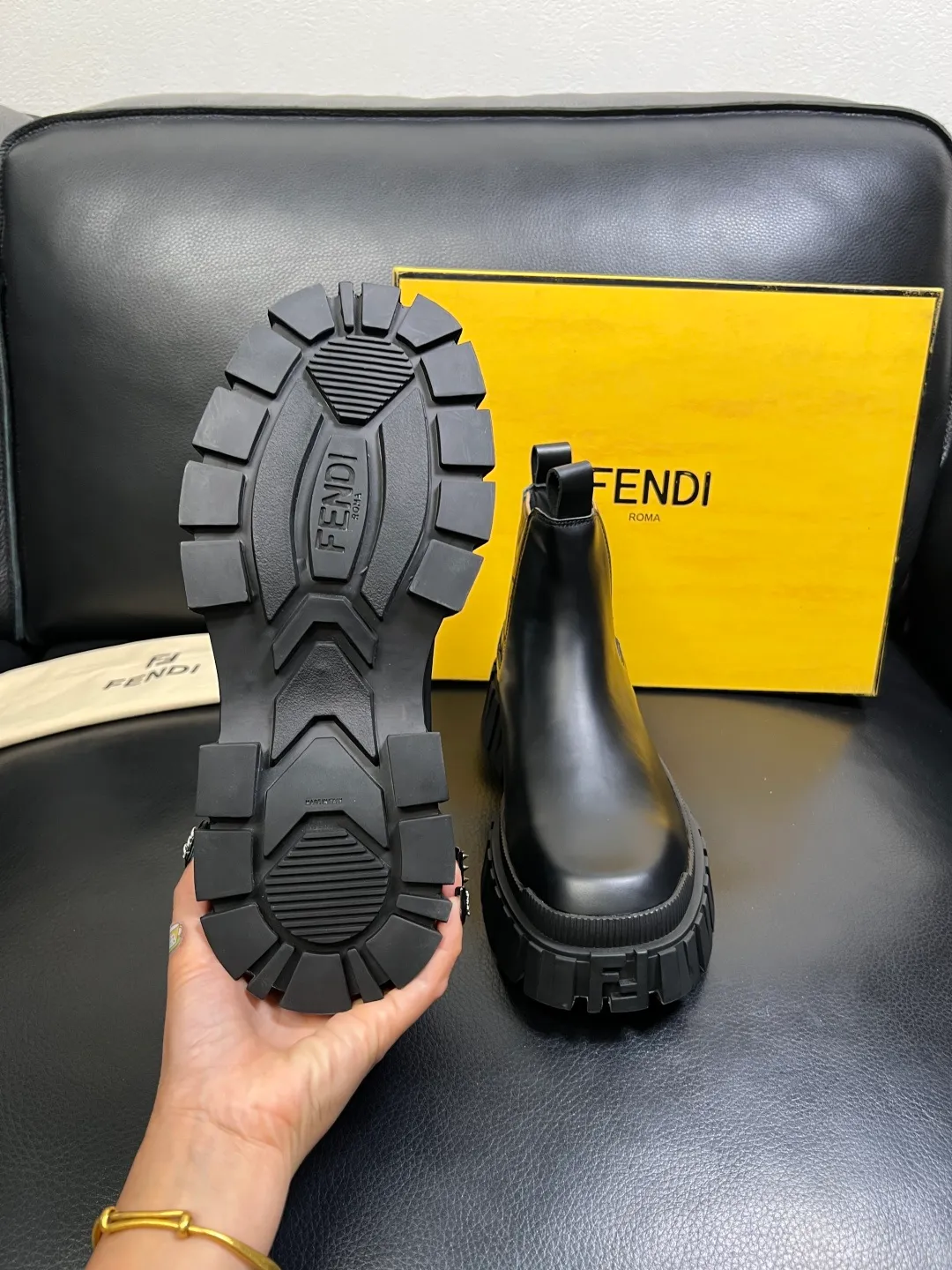 Men's shoes 💰900 FENDI High-quality top craftsmanship, Fendi boots high-top counter synchronization, original factory configuration imported Italian cowhide fly-knit fabric, imported cowhide lining, breathable and comfortable, soles: original soles specially provided by the original factory, original factory and single goods are welcome to compare, code number 39-44 (customized 38 45)